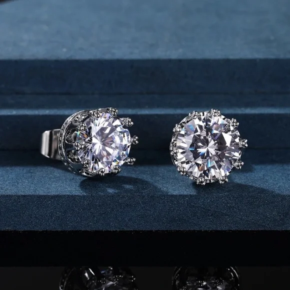🌟 Sterling Silver Crown Diamond Stud Earrings - Picture 3 of 3